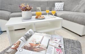 Część wypoczynkowa w obiekcie Apartment Vrsi-Mulo 11
