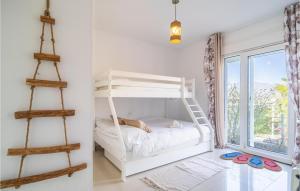 Postel nebo postele na pokoji v ubytování 2 Bedroom Amazing Home In Viñuela