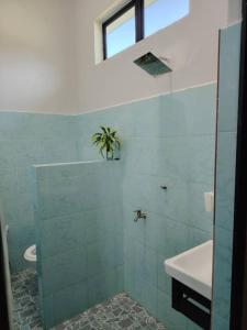 Phòng tắm tại Bella Alfatih Homestay