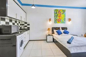a kitchen with two beds in a room at Rare New Marina Hotspot With Pool & Fast Free WIFI - Western Standards - Sheraton Plaza 415 in Hurghada