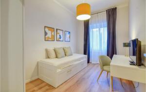 Un televizor și/sau centru de divertisment la Gorgeous Apartment In Genova With Wifi