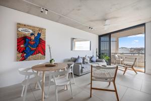 Posezení v ubytování Modern Beach Ocean View 1 BDR Parking Balcony AC