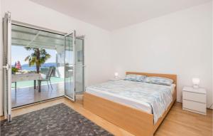 Voodi või voodid majutusasutuse Amazing Home In Ika With House Sea View toas