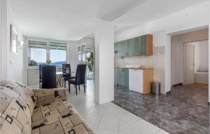 Köök või kööginurk majutusasutuses Amazing Home In Ika With House Sea View