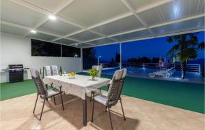 Bassein majutusasutuses Amazing Home In Ika With House Sea View või selle lähedal +32 fotot