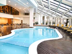 Piscina di MS Milenium Monterrey Curio Collection by Hilton o nelle vicinanze