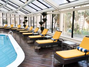 Piscina di MS Milenium Monterrey Curio Collection by Hilton o nelle vicinanze