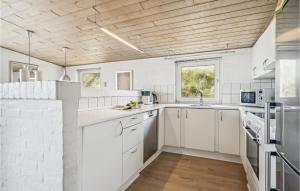 Kuchyň nebo kuchyňský kout v ubytování Holiday Home Søholmvej Hvide Sande Denm + 26 fotografií
