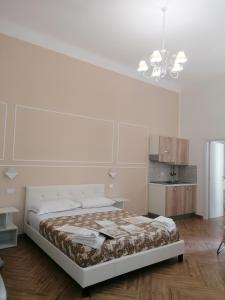 Ένα ή περισσότερα κρεβάτια σε δωμάτιο στο Le Suite del Lungomare