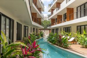Πισίνα στο ή κοντά στο Santal Tulum Condo Hotel By Marea