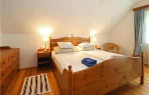 Uma cama ou camas num quarto em Landhaus Mit Sauna Kleblach
