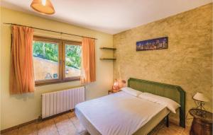 A bed or beds in a room at Beautiful Home In Sant Miquel Daro
