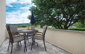 Balkón alebo terasa v ubytovaní Two-Bedroom Holiday Home In Krusevo
