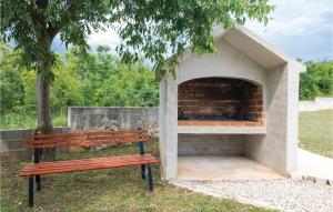 Fotografia z galérie ubytovania Two-Bedroom Holiday Home In Krusevo v destinácii Kruševo
