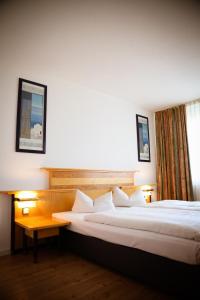 Postel nebo postele na pokoji v ubytování Rheinhessen Inn GmbH