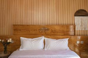 Postel nebo postele na pokoji v ubytování Dali Jishi Hotel