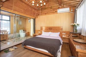 Postel nebo postele na pokoji v ubytování Dali Jishi Hotel
