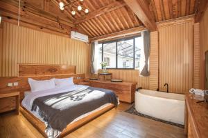 Postel nebo postele na pokoji v ubytování Dali Jishi Hotel