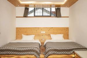 Postel nebo postele na pokoji v ubytování Dali Jishi Hotel