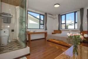 Koupelna v ubytování Dali Jishi Hotel + 37 fotografií