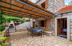 Αίθριο ή υπαίθριος χώρος στο 2 Bedroom Awesome Home In Orebic +21 φωτογραφίες