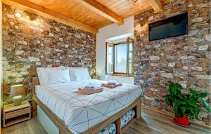 Ένα ή περισσότερα κρεβάτια σε δωμάτιο στο 2 Bedroom Awesome Home In Orebic