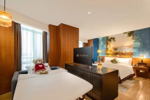 TV a/nebo společenská místnost v ubytování Hisilk Artwork Center Fliport Coso Hotel