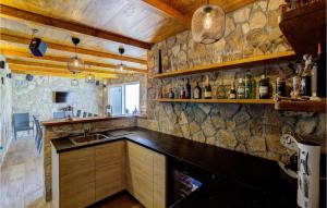 Kuchyň nebo kuchyňský kout v ubytování Pet Friendly Apartment