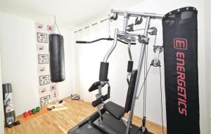 Posilňovňa alebo fitness centrum v ubytovaní Holiday Home Zedno With Sea View 12