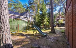 Κήπος έξω από το Lovely Apartment In Pogorzelica