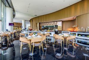 Restaurace v ubytování Hisilk Artwork Center Fliport Coso Hotel