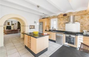 Kuchyň nebo kuchyňský kout v ubytování Beautiful Home In Benissa With Kitchen