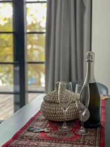 Nápoje v ubytování Lakeview Modern Karaim Cottage Trakai