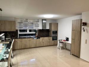 Kuchyň nebo kuchyňský kout v ubytování Erdgeschosswohnung