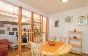 Posezení v ubytování Three-Bedroom Apartment In Vela Luka