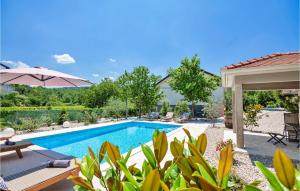 Gallery image of Three-Bedroom Holiday Home In Sumet in Šumet +27 photos