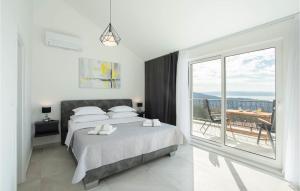 Voodi või voodid majutusasutuse 4 Bedroom Awesome Home In Kucine toas