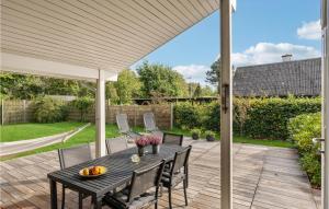 Kebun di luar Amazing Home In Odder With Kitchen