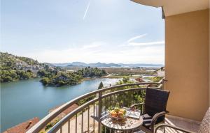 Fotografie z fotogalerie ubytování Beautiful Apartment In Birine With House Sea View v destinaci Ploče