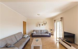 Fotografie z fotogalerie ubytování Beautiful Apartment In Birine With House Sea View v destinaci Ploče