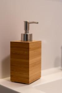 a wooden block with a faucet on top of it at Boshuisje Viva l'Ardenne - Chalet 122 in Durbuy