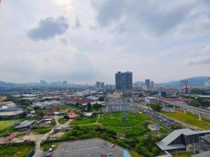 Pemandangan umum bagi Kuala Lumpur atau pemandangan bandar yang diambil dari apartmen