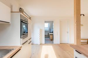 Kuchyň nebo kuchyňský kout v ubytování Modernes Apartment in Langenbach bei München, nahe Flughafen München