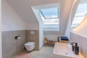 Koupelna v ubytování Modernes Apartment in Langenbach bei München, nahe Flughafen München + 15 fotografií
