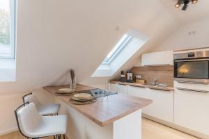 Kuchyň nebo kuchyňský kout v ubytování Modernes Apartment in Langenbach bei München, nahe Flughafen München