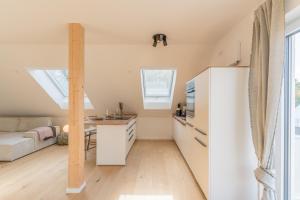 Kuchyň nebo kuchyňský kout v ubytování Modernes Apartment in Langenbach bei München, nahe Flughafen München