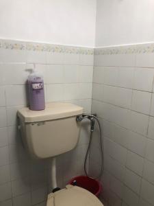 Ένα μπάνιο στο RAYYAN's Roomstay