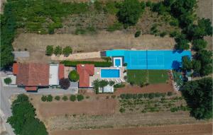 Bazén v ubytování Holiday Home Prolozac Donji Ix nebo v jeho okolí + 37 fotografií