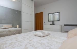 Postel nebo postele na pokoji v ubytování Holiday Home Prolozac Donji Ix