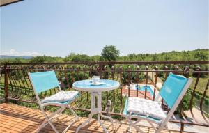 Balkón nebo terasa v ubytování 6 Bedroom Pet Friendly Home In Zmijavci